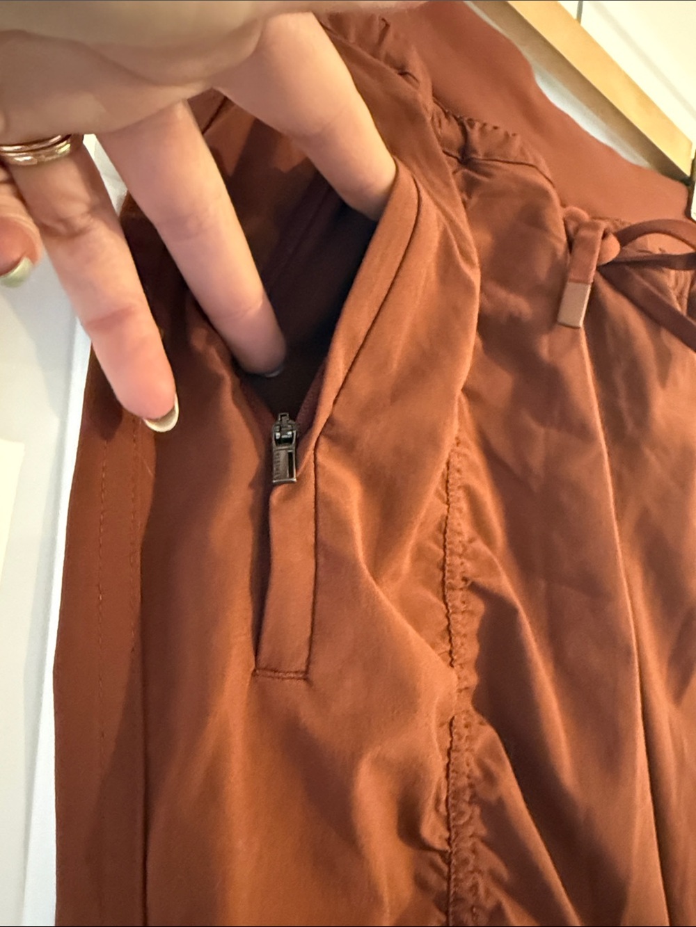 Athleta Peak Hybrid Fleece Rust-Colored Ruched Drawstring Joggers Pant S Tall - Picture 3 of 6